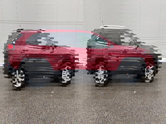 Used 2017 Jeep Cherokee Latitude w/ True North Edition image 2