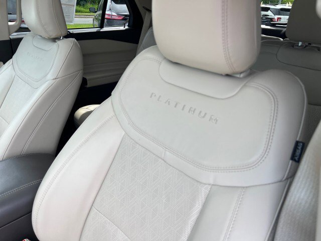 Certified 2023 Ford Explorer Platinum w/ Technology Package AWD/4WD image 10
