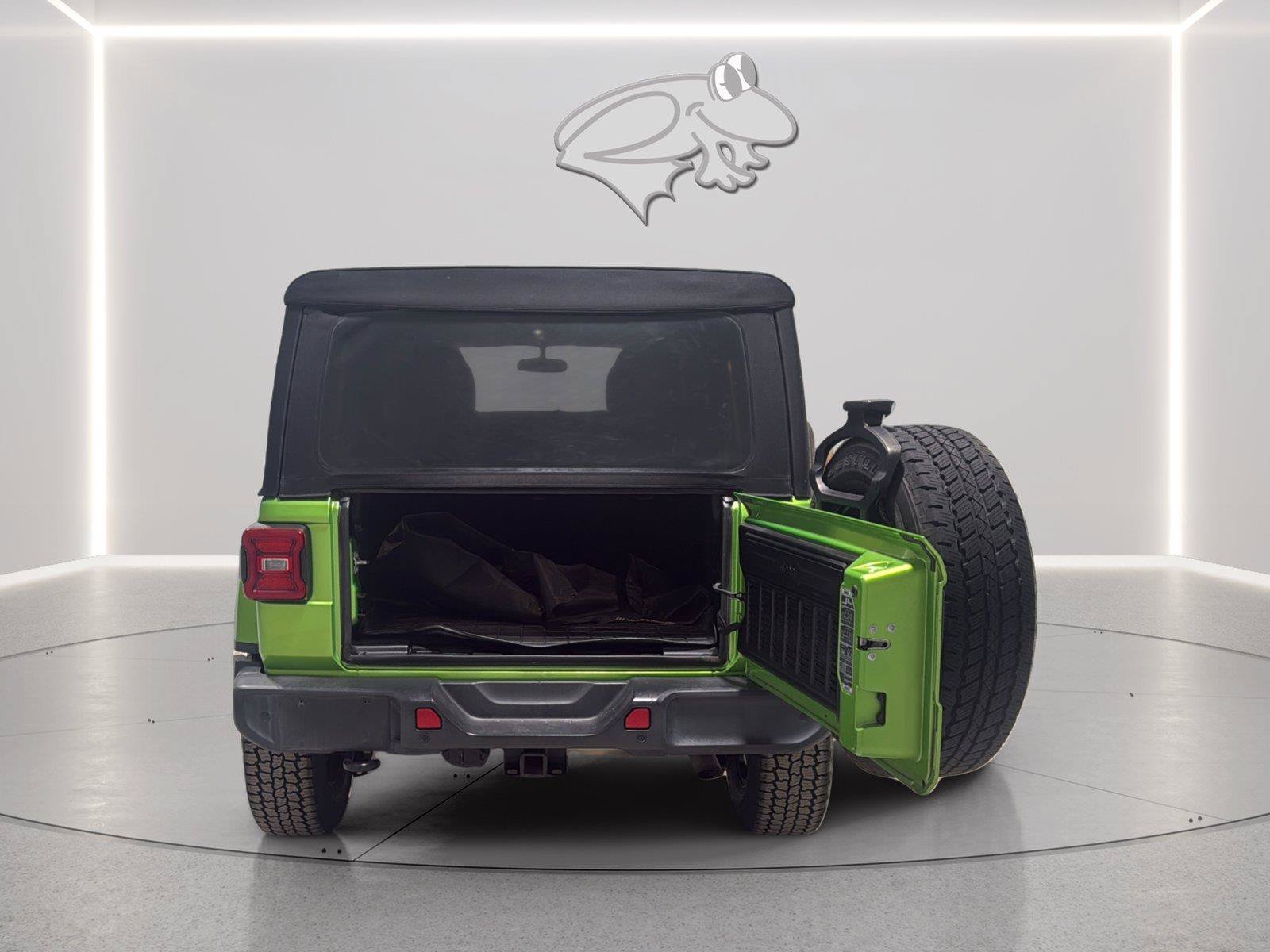 Used 2018 Jeep Wrangler Unlimited Sahara AWD/4WD image 9