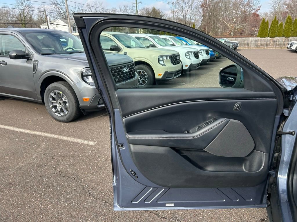 Certified 2021 Ford Mustang Mach-E Select image 11