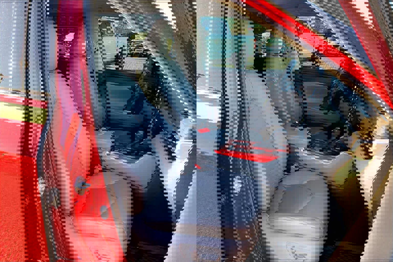 Used 2021 Toyota Highlander XLE image 11