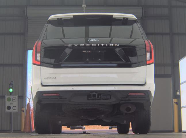 Certified 2025 Ford Expedition Active image 3