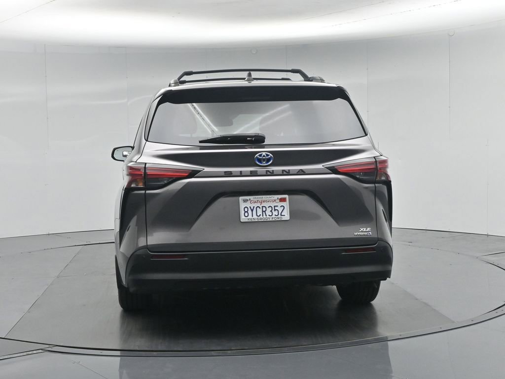 Used 2021 Toyota Sienna XLE FWD image 33