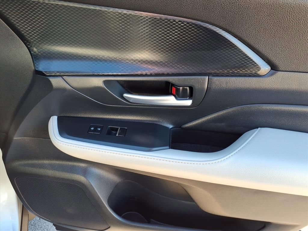 Used 2024 Toyota Grand Highlander AWD Hybrid image 10