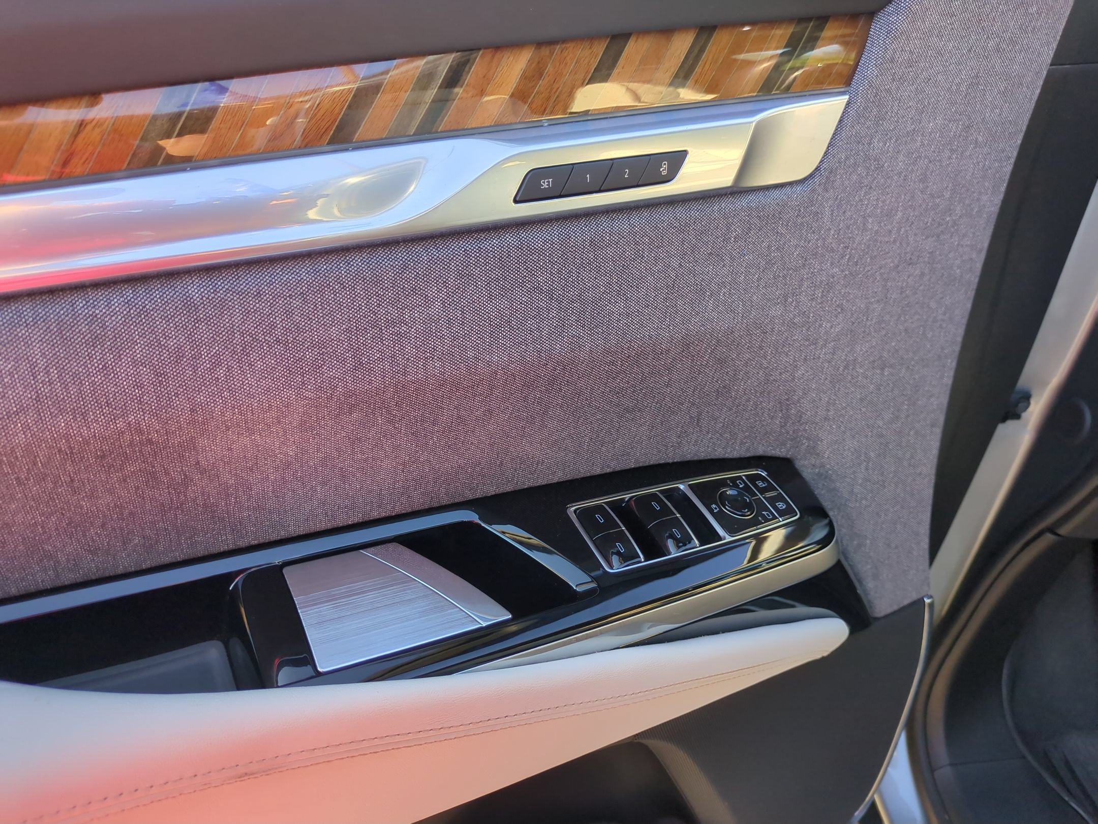 Used 2025 Cadillac Escalade ESV Sport Platinum w/ LPO, Floor Liner Package AWD/4WD image 15