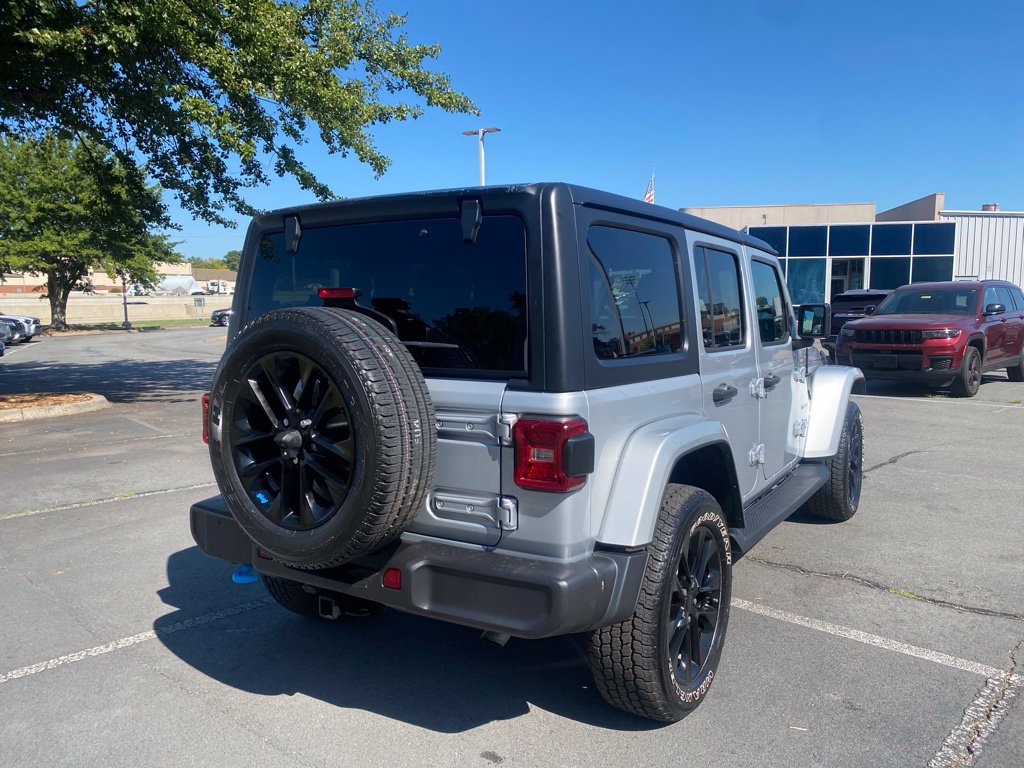 Used 2023 Jeep Wrangler Unlimited Sahara AWD/4WD image 7