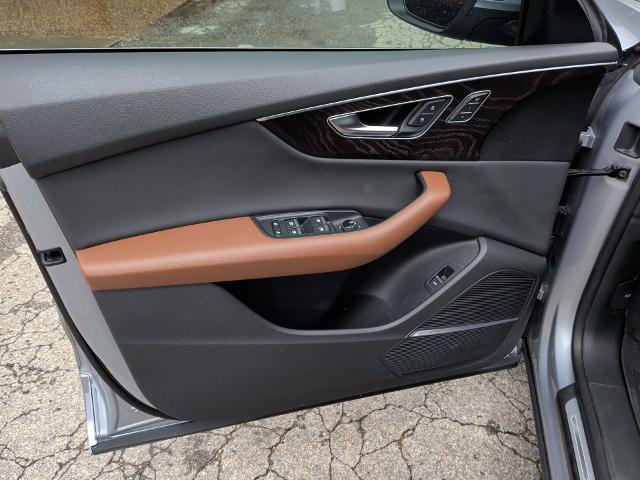 Used 2022 Audi Q8 Premium Plus AWD/4WD image 25