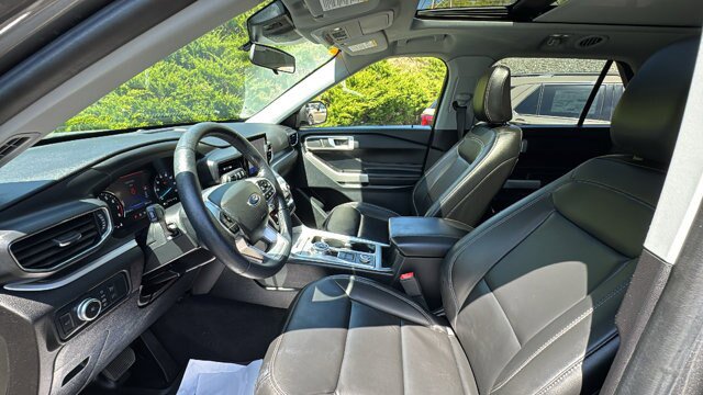 Certified 2022 Ford Explorer XLT w/ Equipment Group 202A AWD/4WD image 14