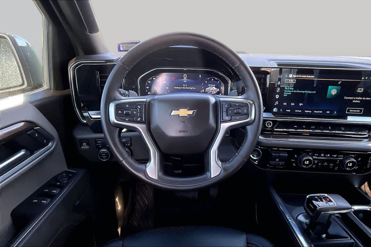 Used 2025 Chevrolet Silverado 1500 LT AWD/4WD image 6