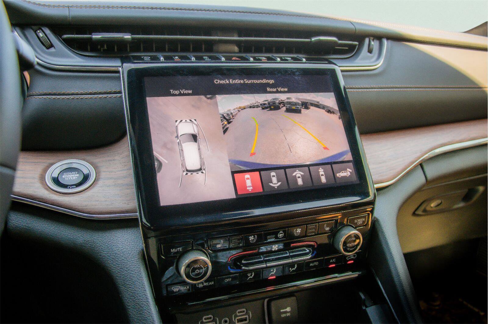 Used 2023 Jeep Grand Cherokee Summit w/ Luxury Tech Group V AWD/4WD image 15