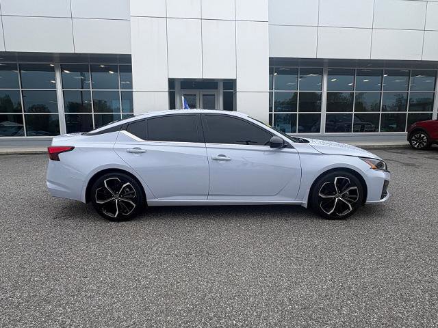 Used 2024 Nissan Altima 2.5 SR w/ SR Premium Package FWD image 2