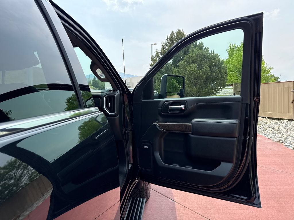 Used 2021 GMC Sierra 2500 Denali w/ Denali Black Diamond Edition AWD/4WD image 27