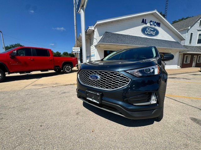 Certified 2024 Ford Edge SEL w/ Convenience Package AWD/4WD image 2