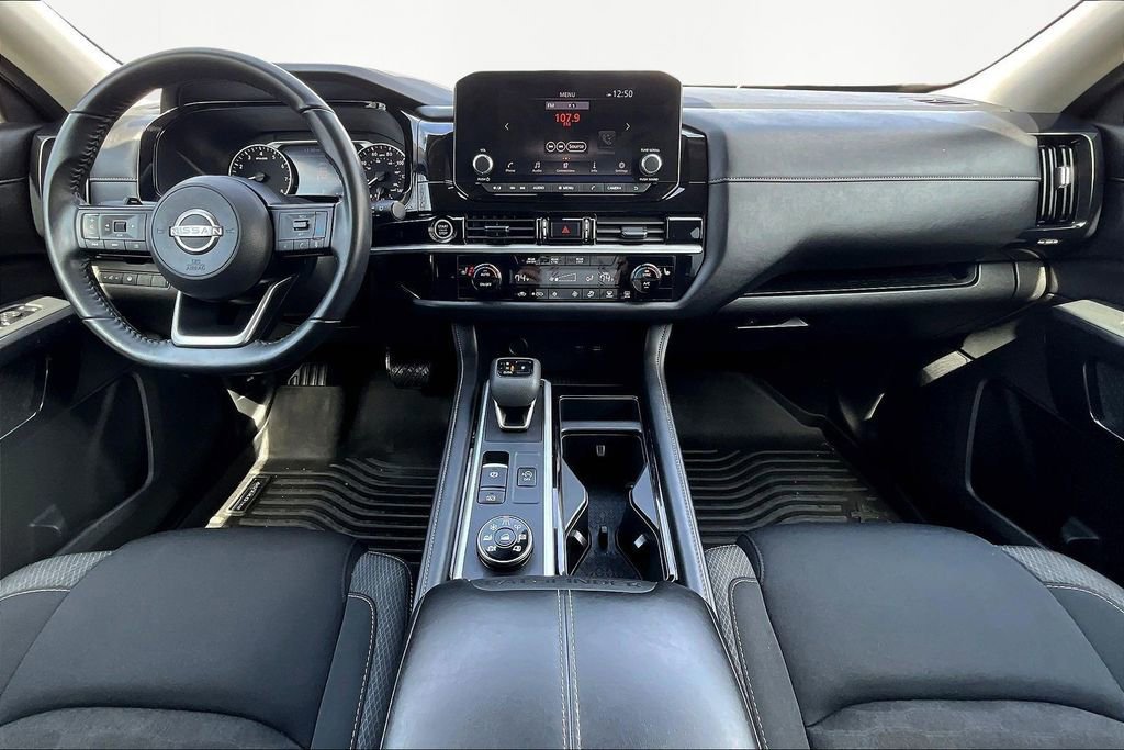 Used 2024 Nissan Pathfinder SV image 16