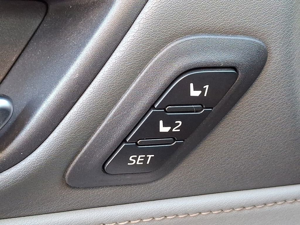 Used 2021 Toyota Venza XLE image 25