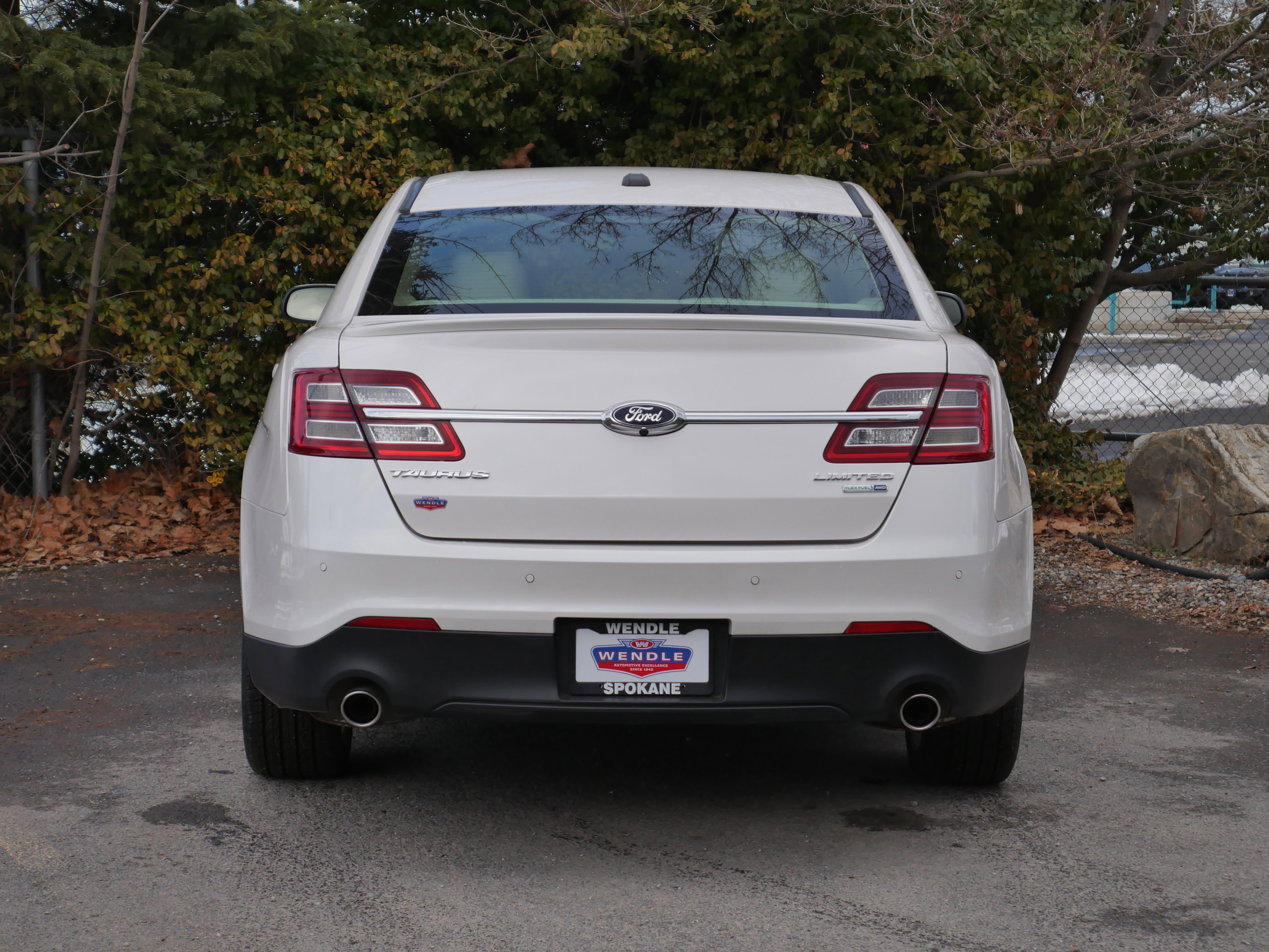 Certified 2017 Ford Taurus Limited image 2