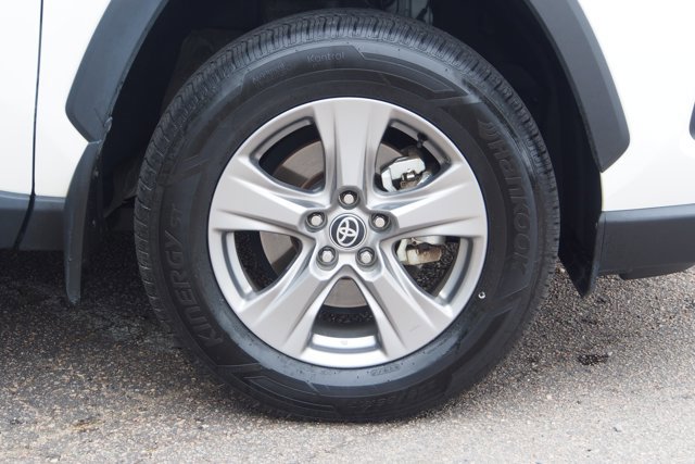 Used 2024 Toyota RAV4 XLE w/ Convenience Package FWD image 9