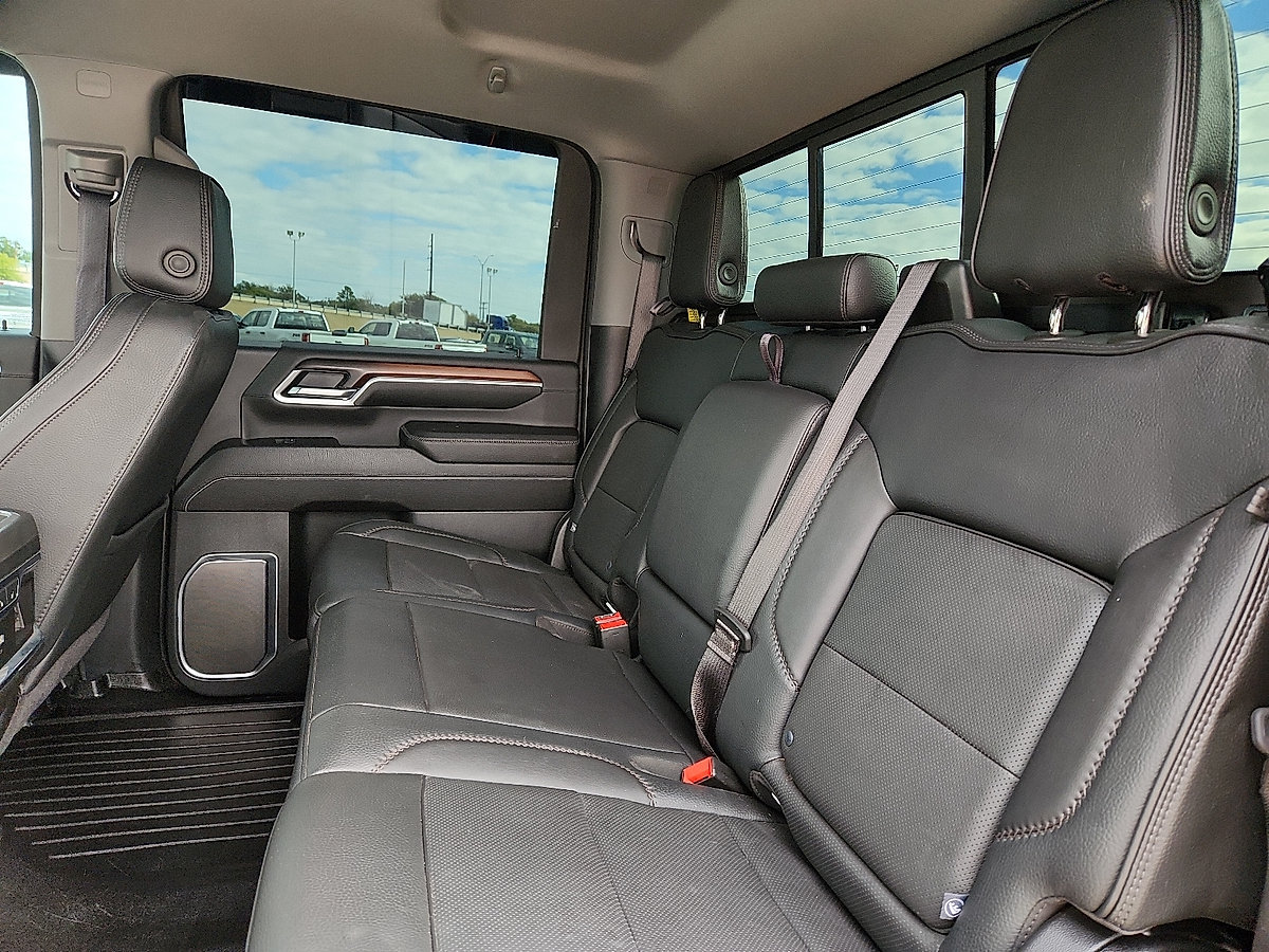Used 2025 GMC Sierra 3500 Denali w/ Technology Package AWD/4WD image 6