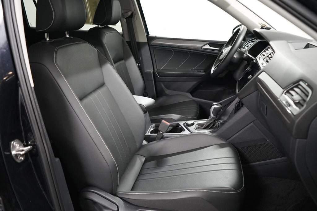 Used 2024 Volkswagen Tiguan SE AWD/4WD image 25