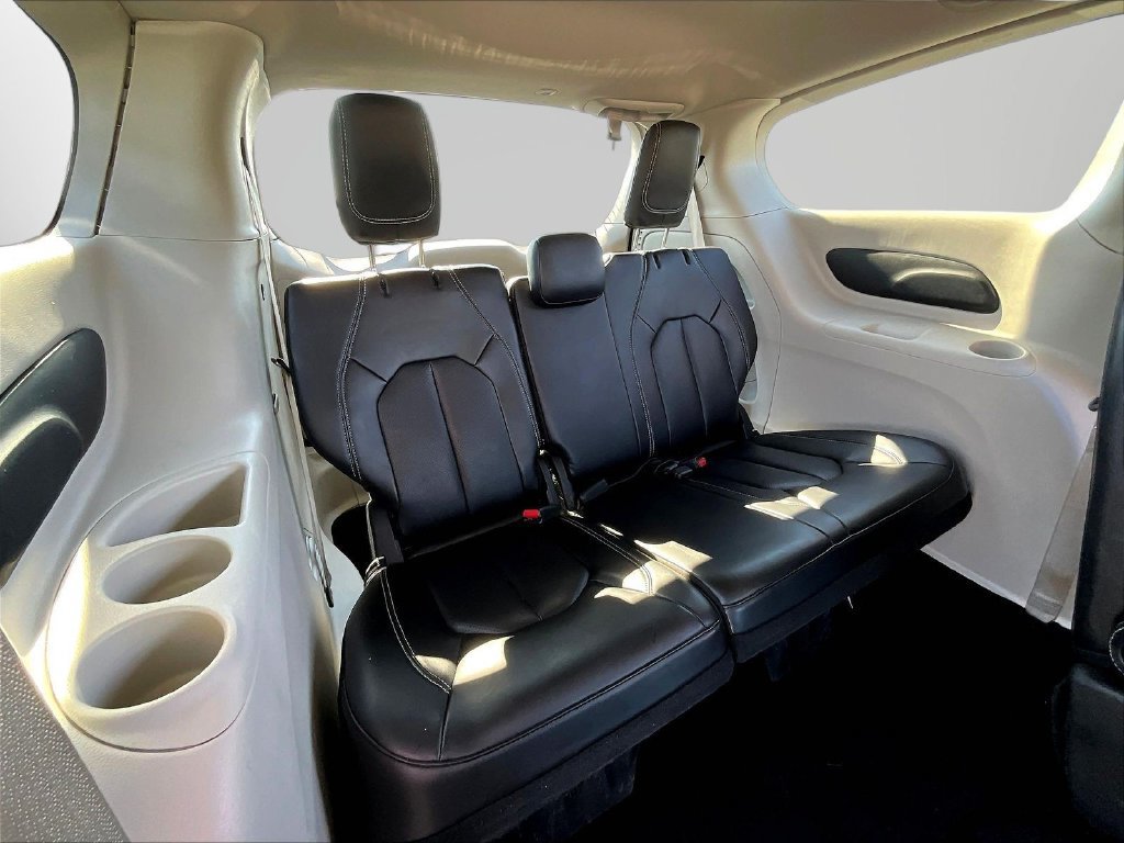 Used 2023 Chrysler Pacifica Touring-L FWD image 33