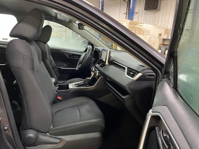 Used 2024 Toyota RAV4 LE AWD/4WD image 25