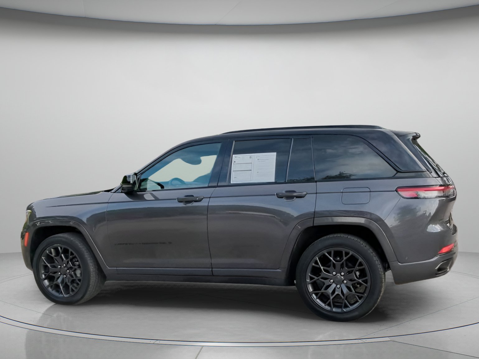 Used 2025 Jeep Grand Cherokee Summit w/ Obsidian Package AWD/4WD image 18