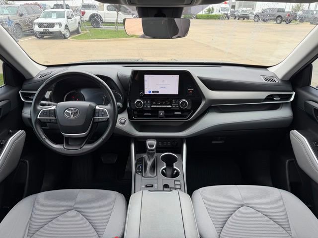 Used 2023 Toyota Highlander LE FWD image 25