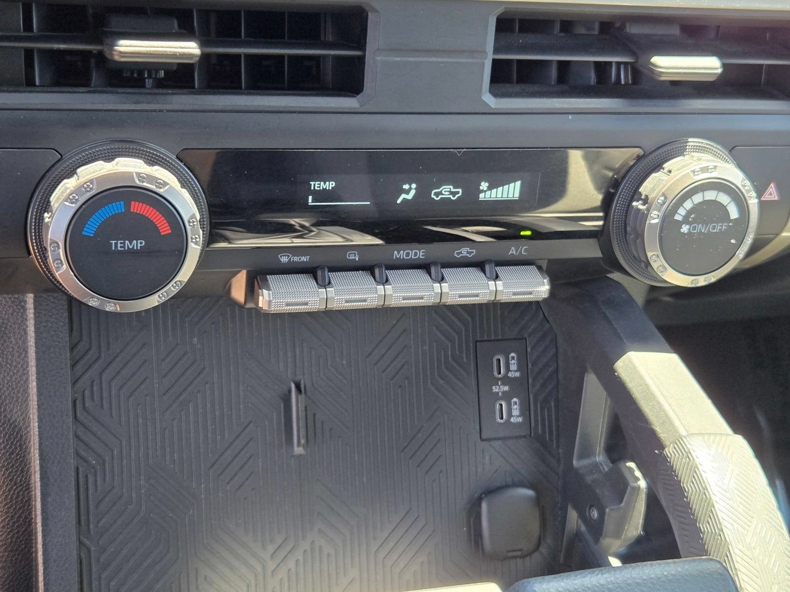 Used 2024 Toyota Tacoma SR5 AWD/4WD image 19