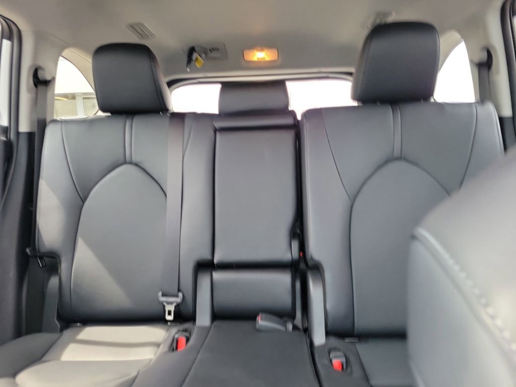 Used 2024 Toyota Highlander Limited AWD/4WD image 17