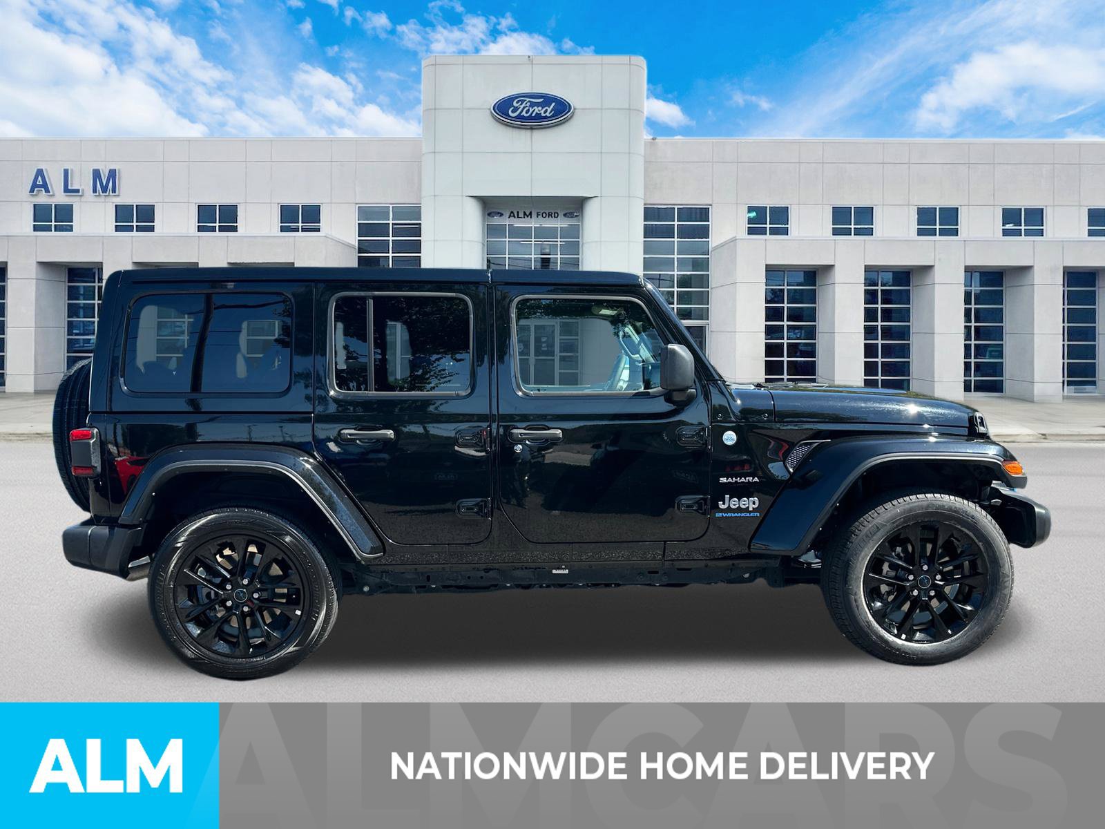 Used 2024 Jeep Wrangler Unlimited Sahara AWD/4WD image 4