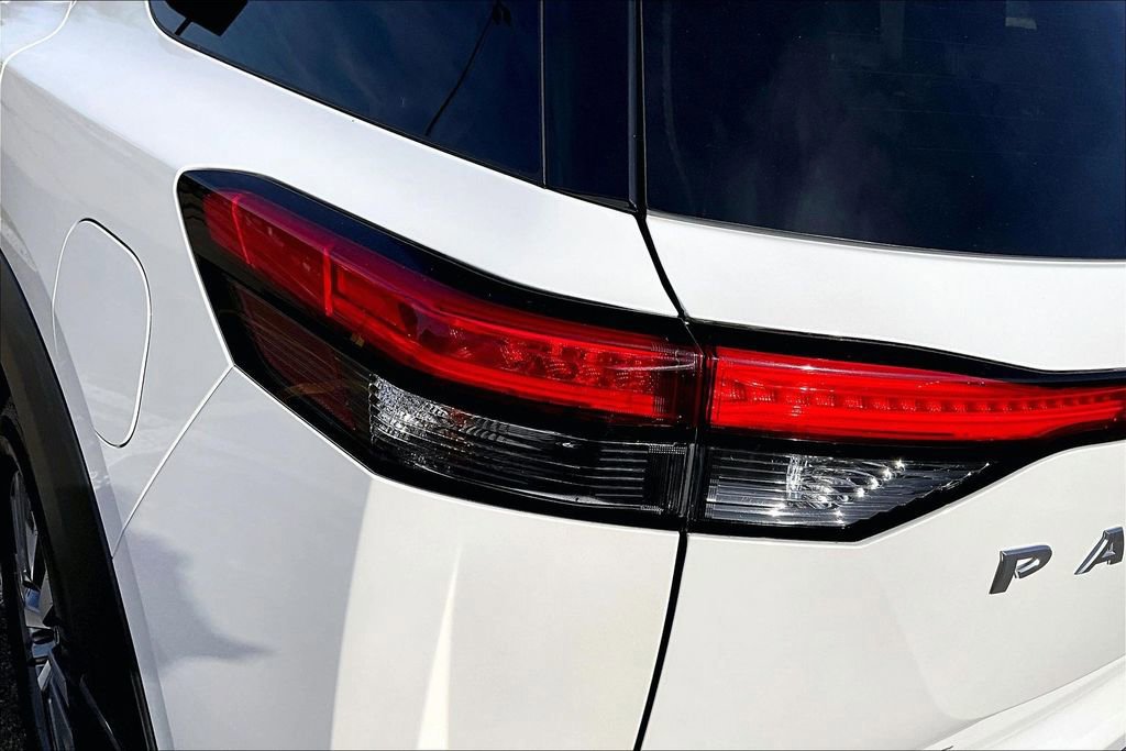 Used 2024 Nissan Pathfinder SL FWD image 31