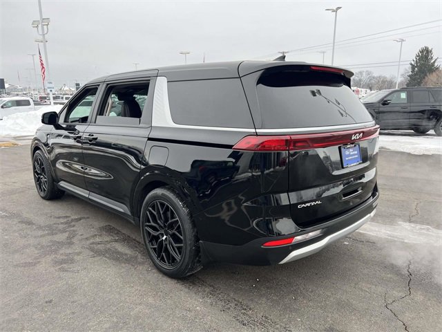 Used 2024 Kia Carnival LX image 3
