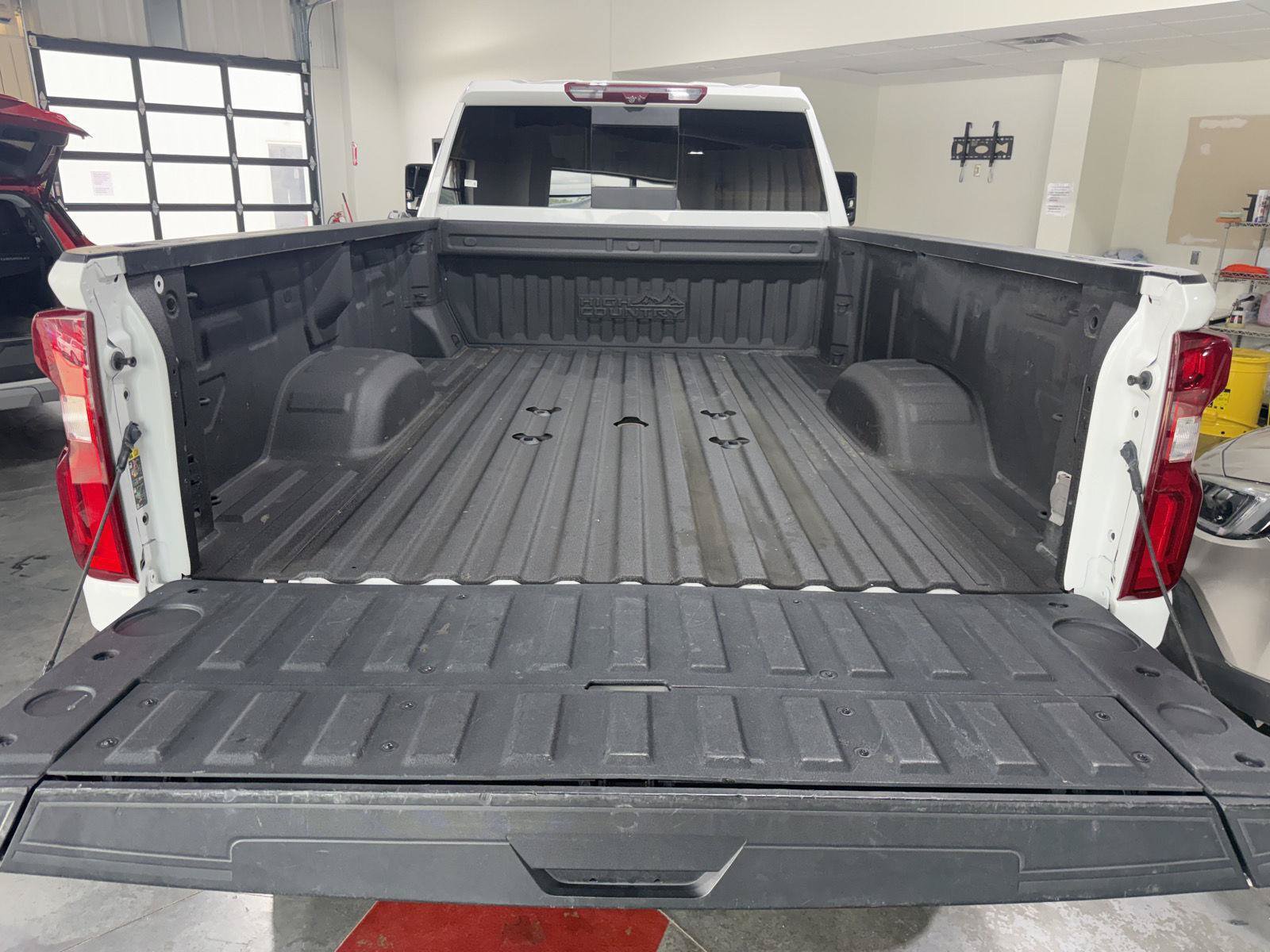 Used 2022 Chevrolet Silverado 2500 High Country w/ Z71 Off-Road Package AWD/4WD image 10