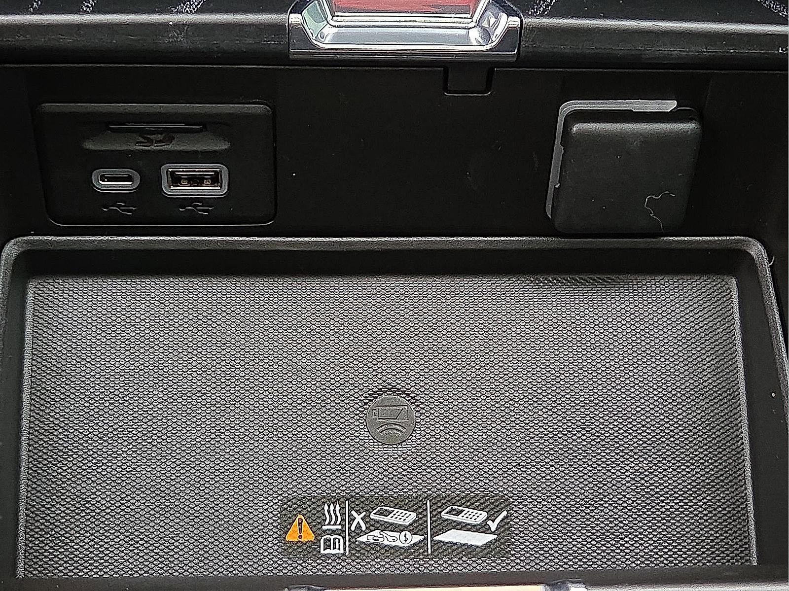 Used 2021 GMC Yukon XL Denali w/ Denali Premium Package image 19