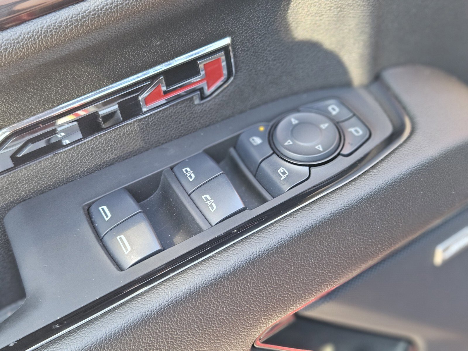 Used 2024 GMC Sierra 1500 AT4 w/ Technology Package image 19