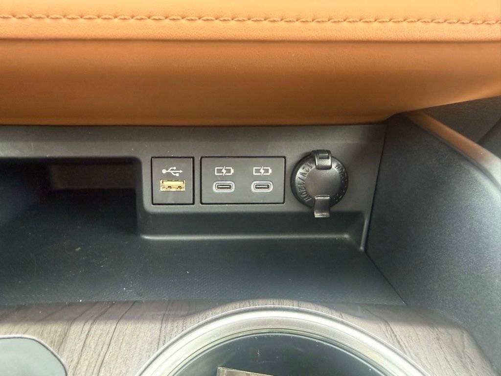 Used 2025 Toyota Highlander Platinum AWD/4WD image 25