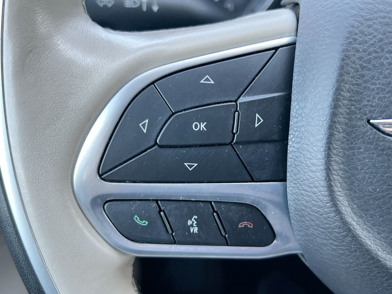 Used 2020 Chrysler Pacifica Limited FWD image 23
