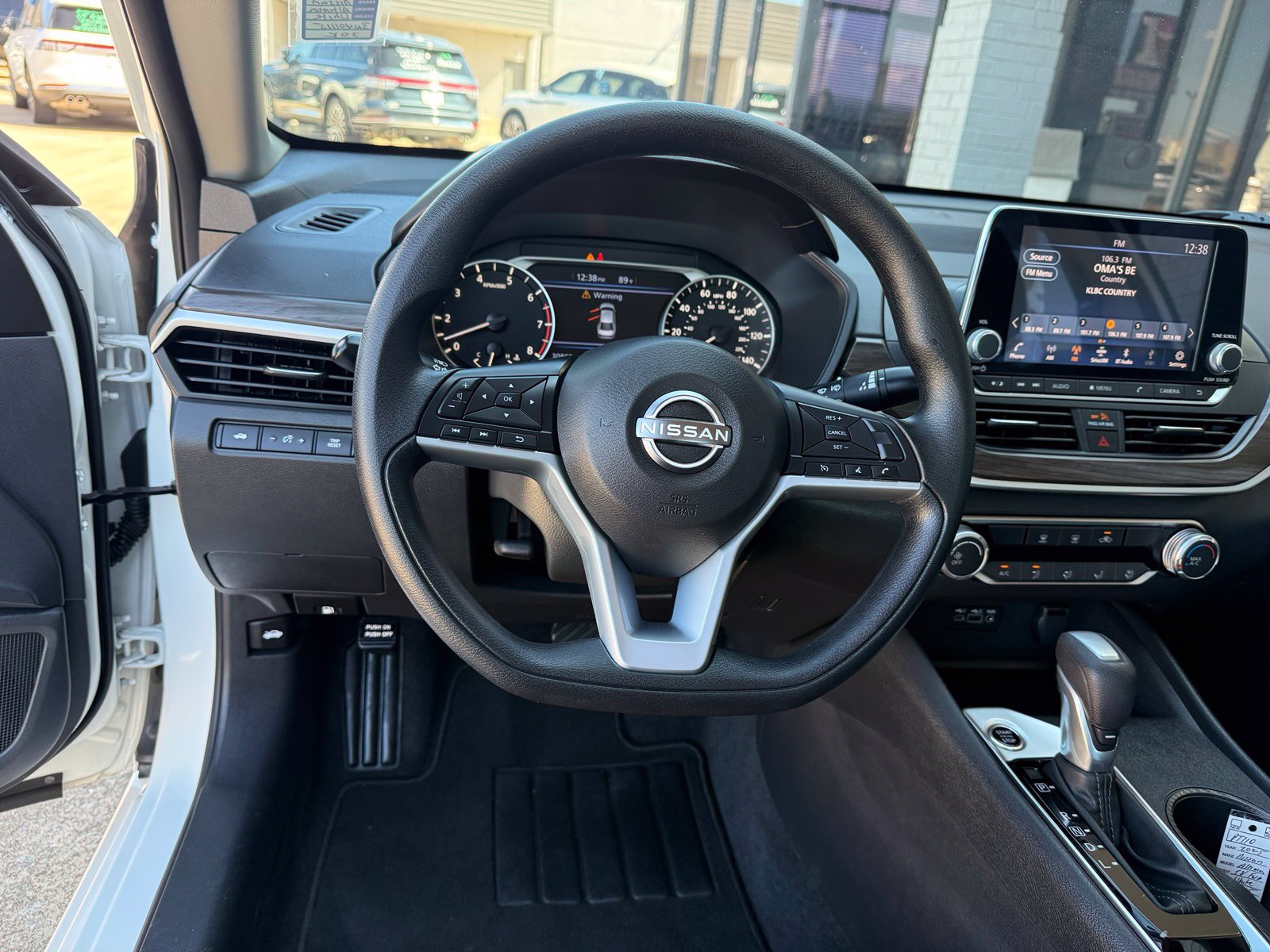 Used 2025 Nissan Altima 2.5 SV FWD image 12
