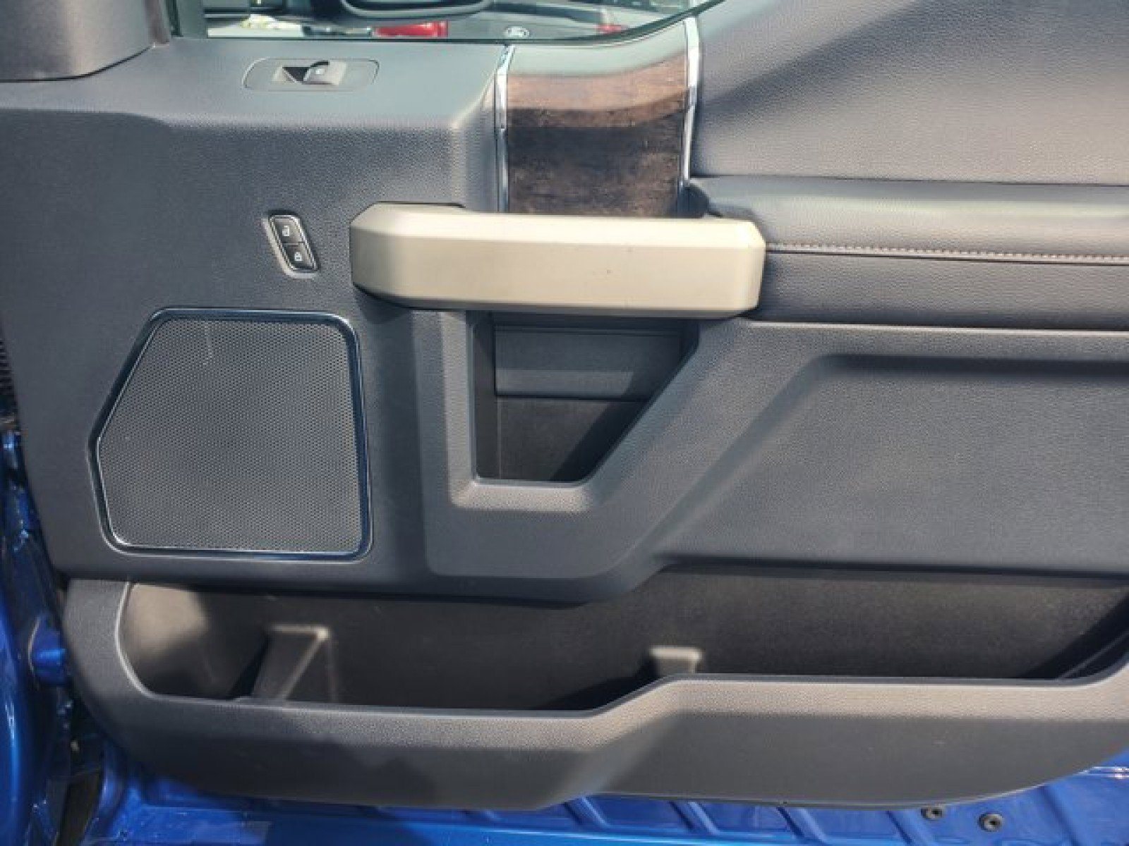 Certified 2022 Ford F250 Lariat w/ Tremor Off-Road Package image 36