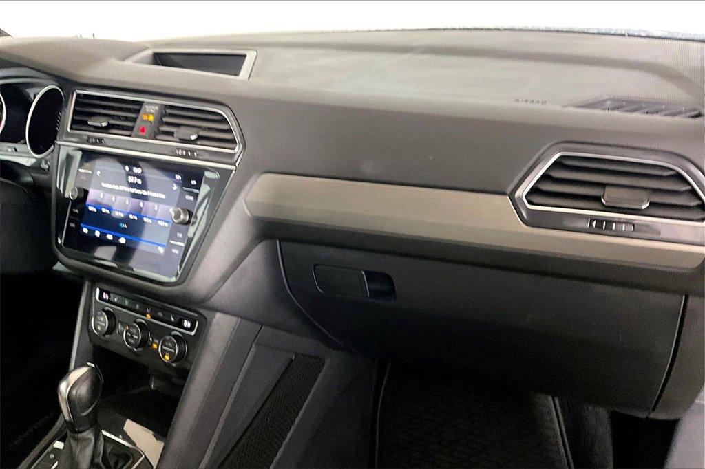 Used 2020 Volkswagen Tiguan SE image 12