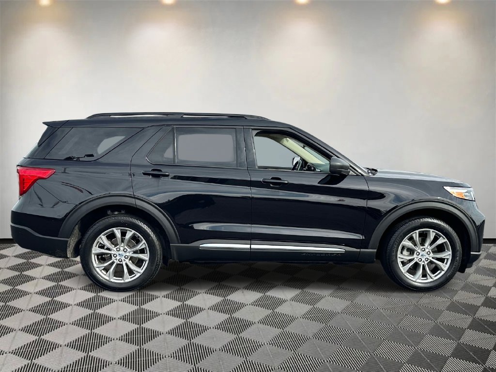 Certified 2023 Ford Explorer XLT w/ Equipment Group 202A AWD/4WD image 2