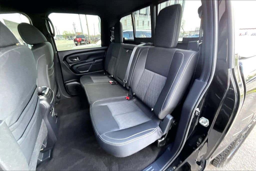 Used 2018 Nissan Titan SV w/ SV Convenience Package image 24