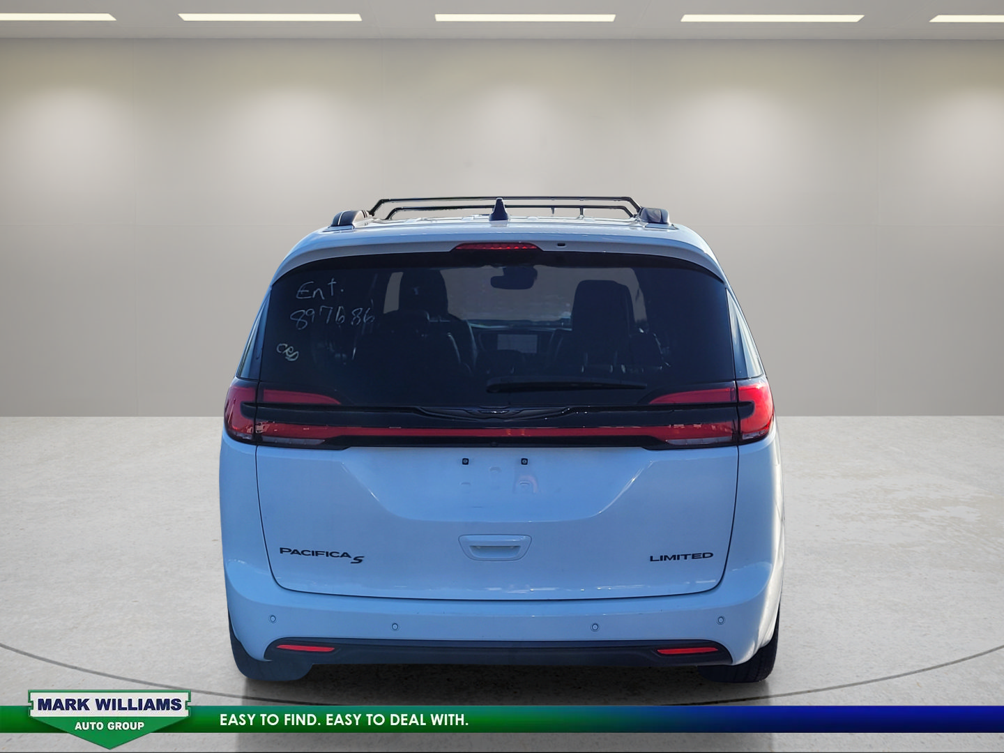 Used 2025 Chrysler Pacifica Limited FWD image 5