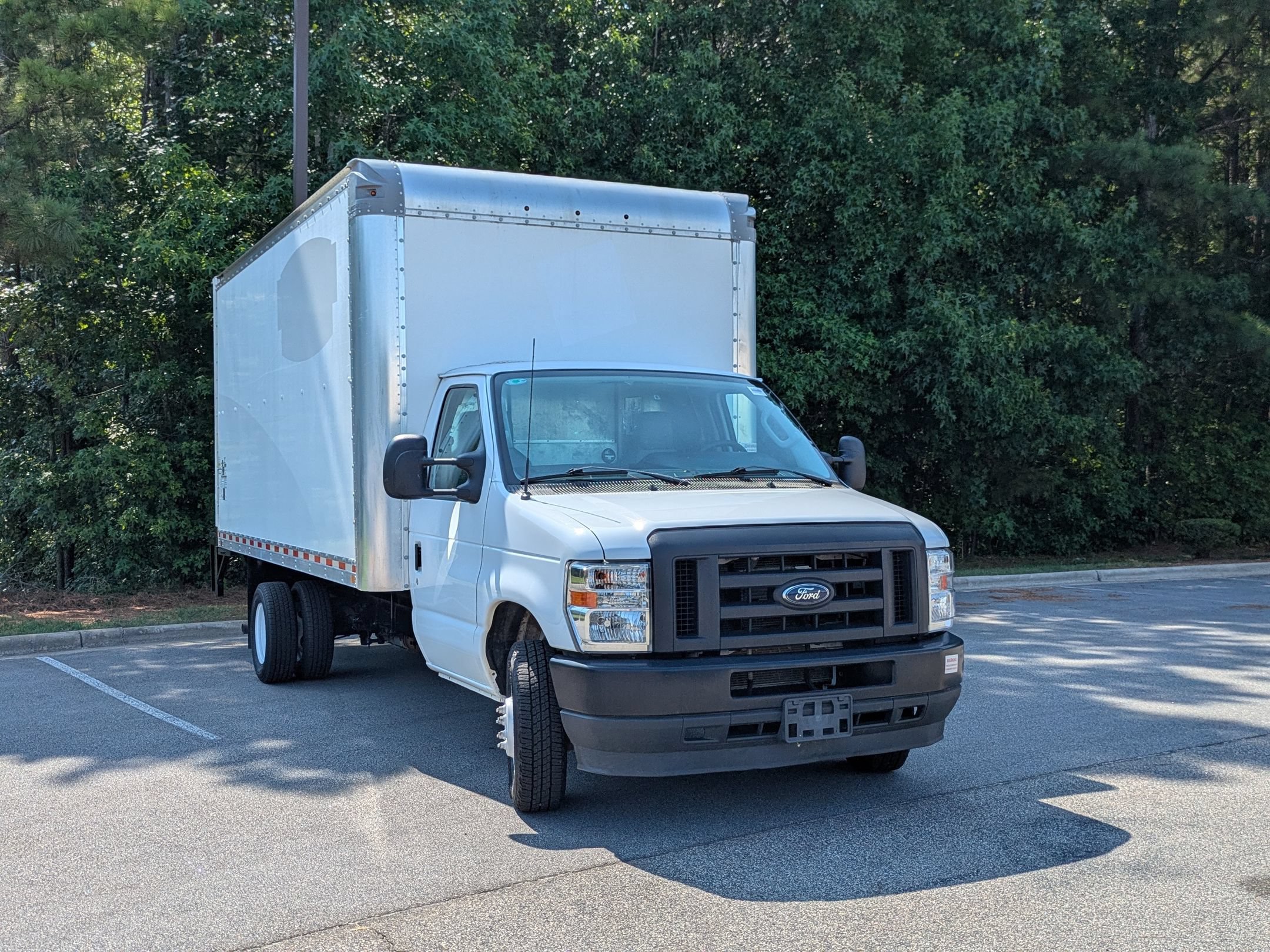 Certified 2024 Ford E-450 and Econoline 450 Super Duty w/ Power Windows & Locks Group RWD image 2