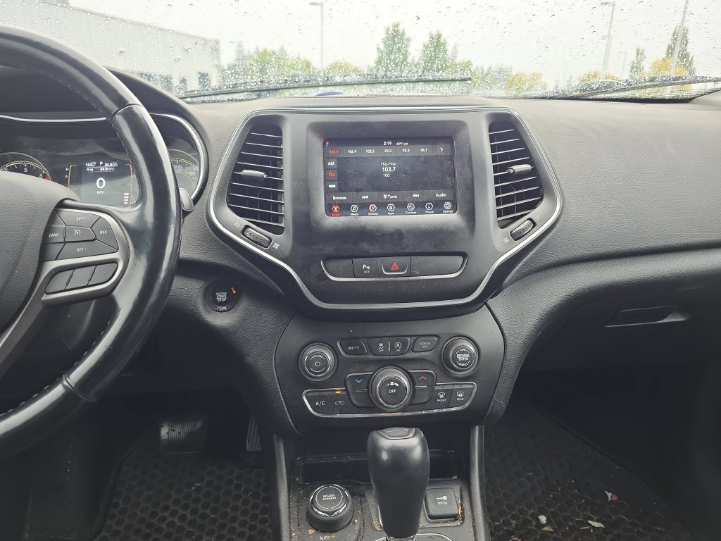 Used 2020 Jeep Cherokee Latitude Plus w/ Cold Weather Group AWD/4WD image 25