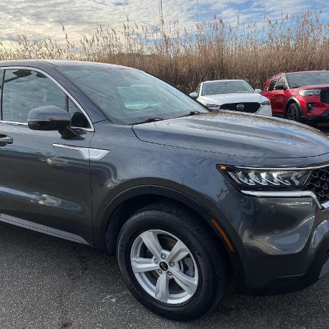 Used 2021 Kia Sorento LX image 9