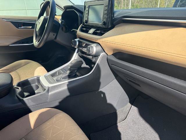 Used 2020 Toyota RAV4 XLE w/ Convenience Package image 24
