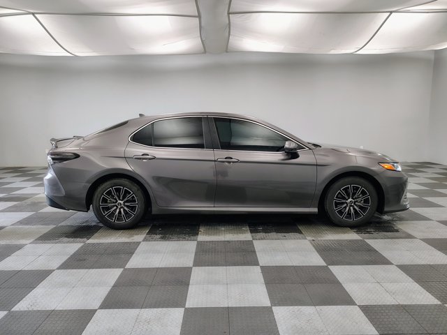 Used 2022 Toyota Camry LE FWD image 6