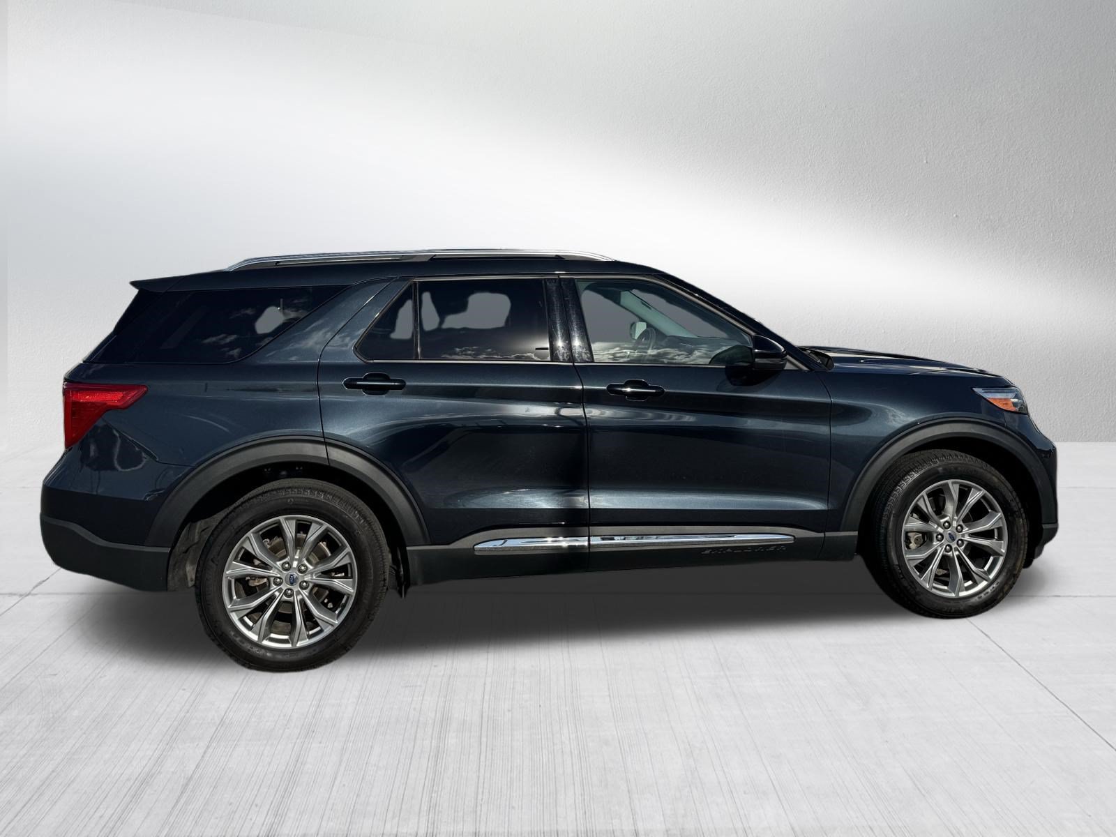 Certified 2024 Ford Explorer Limited w/ Equipment Group 301A AWD/4WD image 8