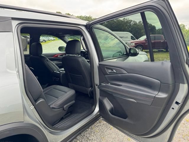 Used 2025 Chevrolet Traverse Z71 AWD/4WD image 16